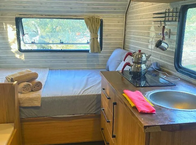 Caravan مكان تخييم *