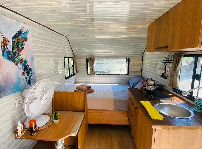 Caravan مكان تخييم *